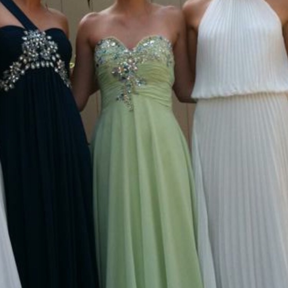 Beautiful Sage green prom/bridesmaid gown!